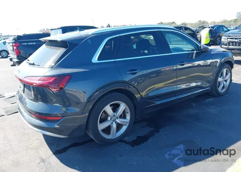 2019 Audi E-Tron Premium Plus из США, поврежденный, VIN WA1LAAGE7KB023438